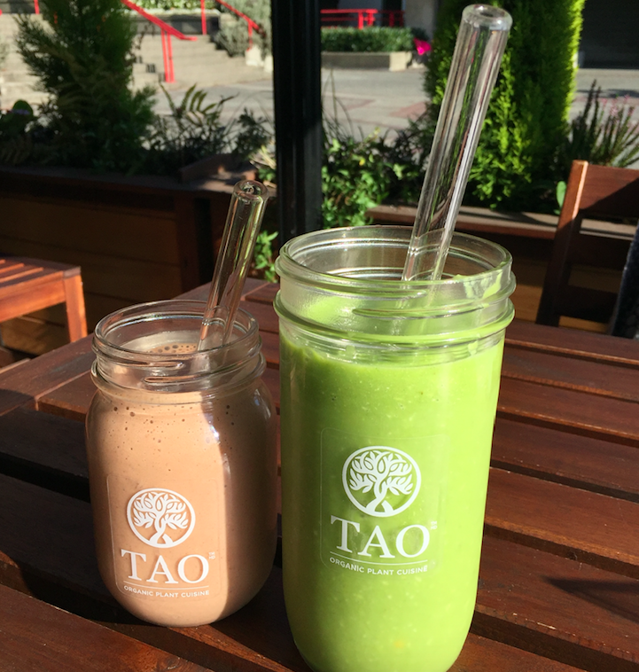 Organic Raw vegan Plant Based Smoothies with Glass Straws